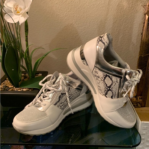 Steve Madden HYSTERIA WHITE White Platform Heel - Picture 12 of 13